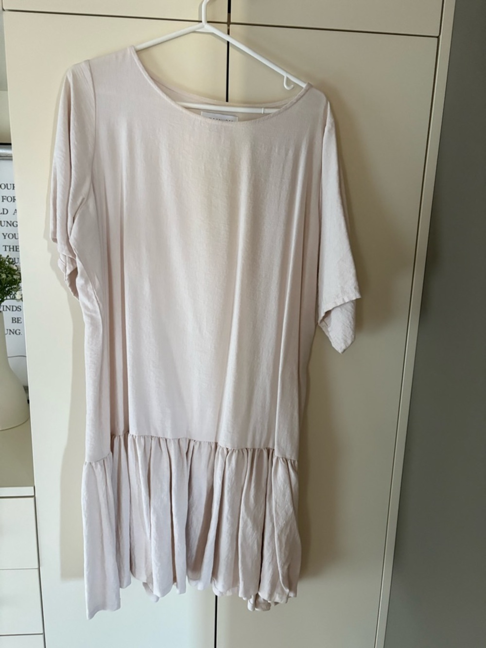 Relaxed White Ruffle-Hem Midi Dress - Picture 2 of 3